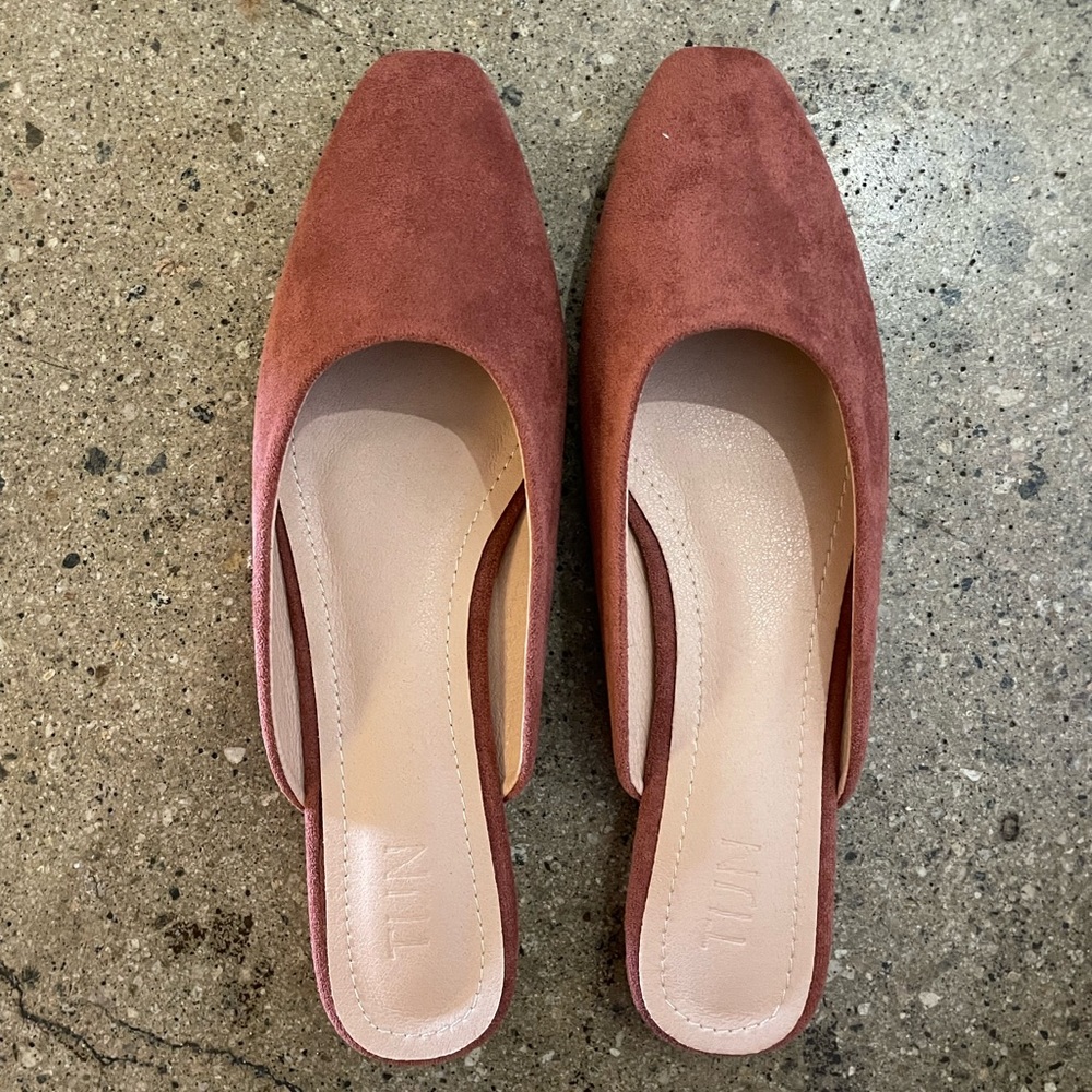 NEVER WORN TIJN SUVI PERSIMMON SIZE 8 FLAT